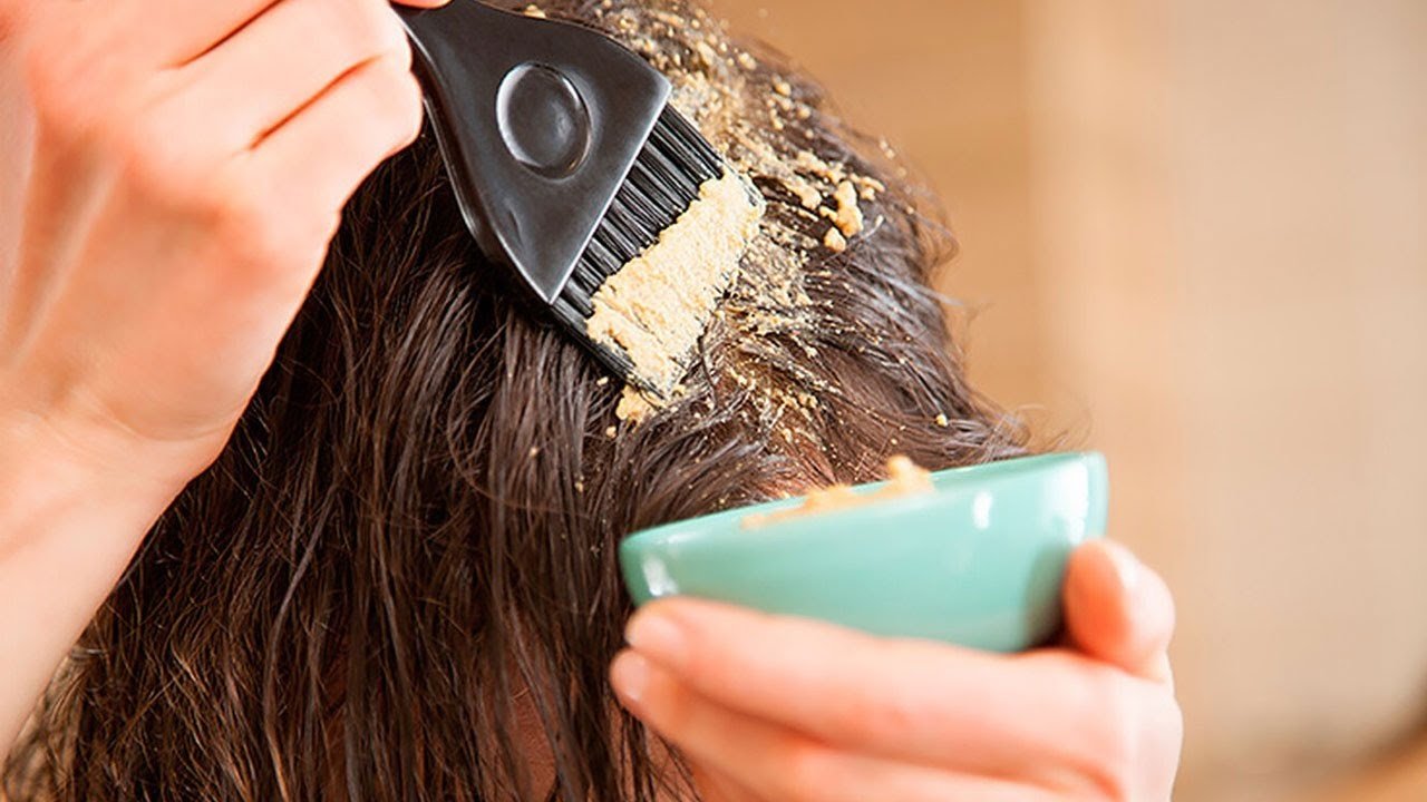 How to Put Fenugreek Seeds on Your Hair 